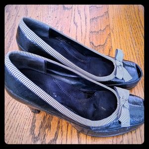 Aerosoles navy leather peep-toe heels